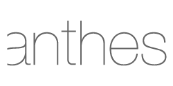 anthes Banner anthes con una scritta sottile con la "a" iniziale tagliata sulla sinistra